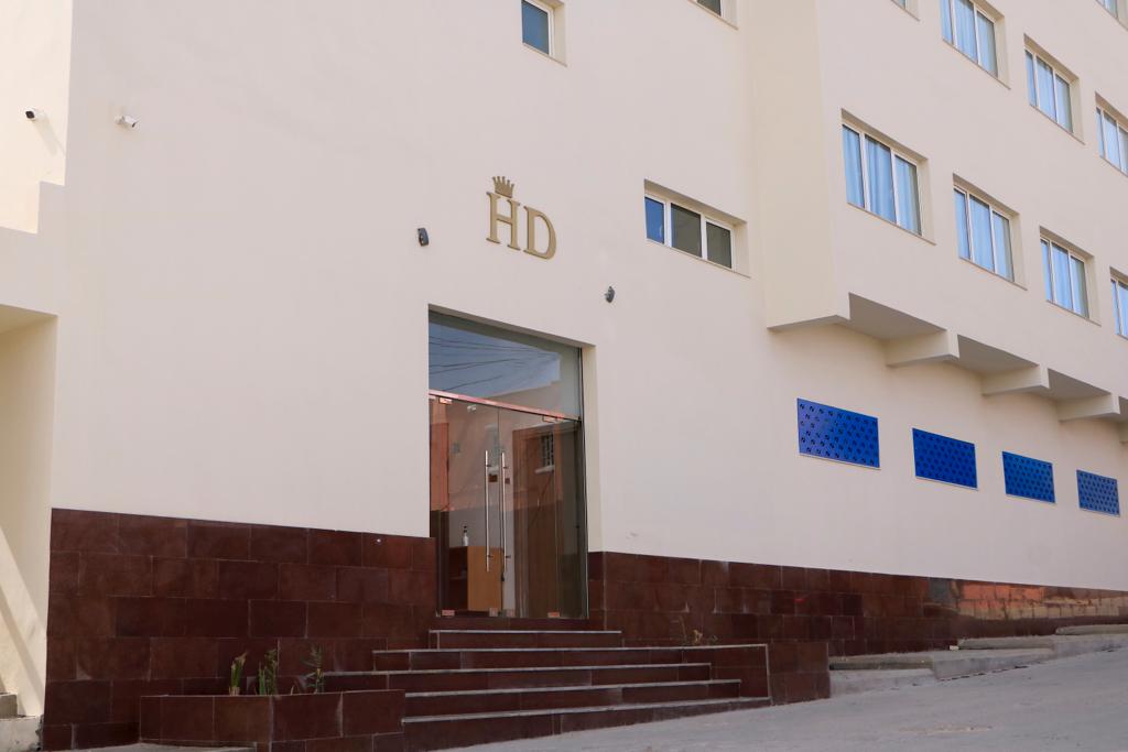 Fachada lateral La Laguna Gran hotel