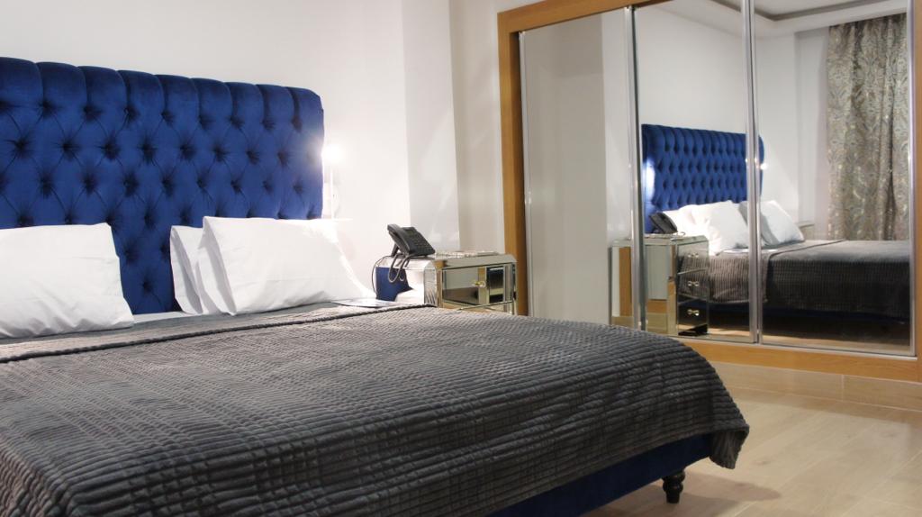 Detalle habitacion deluxe  Hotel delphin