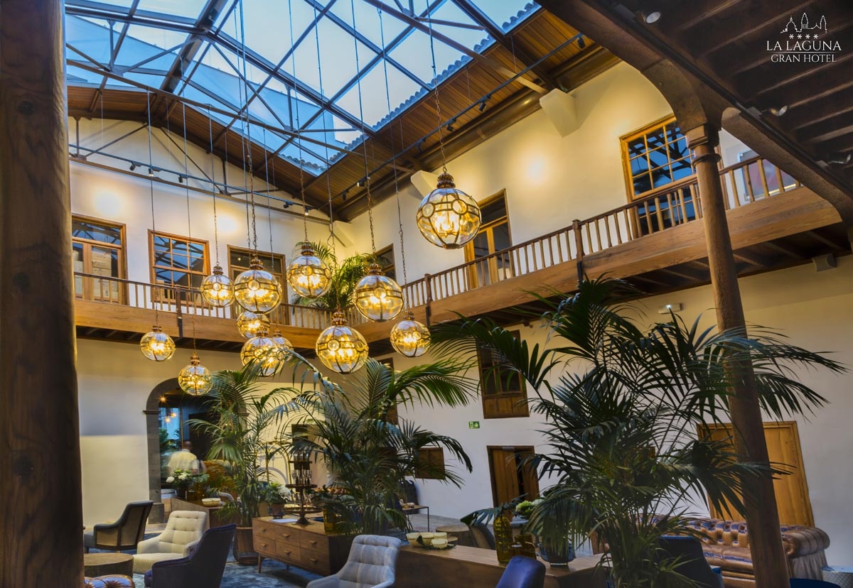 Vista general patio principal La Laguna Gran Hotel Vista general patio principal La Laguna Gran Hotel
