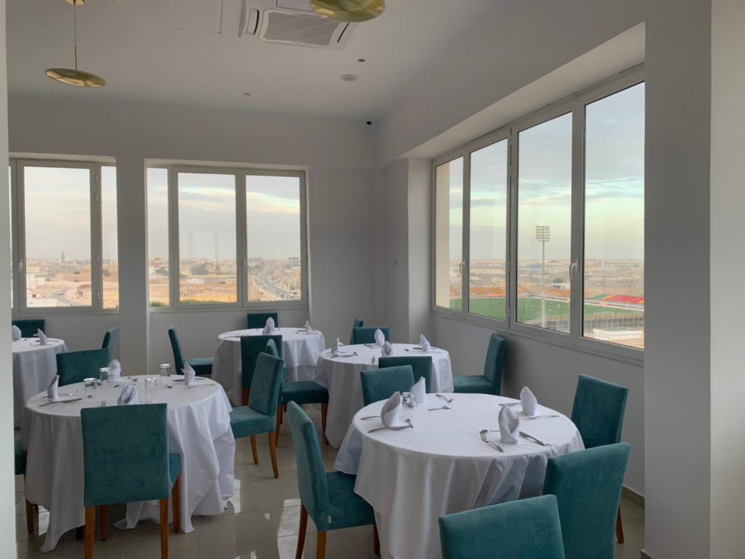 Montaje mesa celebración bautizo en La  hotel Delphin